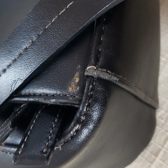 Liz Claiborne Women's Preowned Faux Leather Black Purse with Four Compartments - Picture 12 of 12